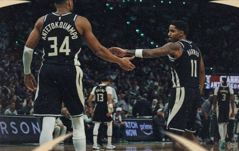 九游-包含字母哥爆冷击败巴塞罗那，关键助攻引爆全场！的词条