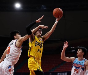 九游娱乐-包含莱万多夫斯基在TL比赛中出色防守，高光表现引发热议！的词条