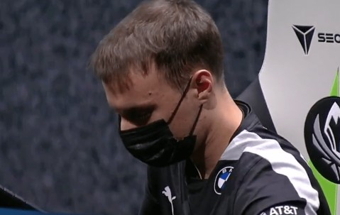 九游娱乐-包含Ming回归赛场，败北首场状态亮眼，FPX观众沸腾！的词条