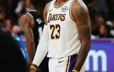 九游娱乐-包含詹姆斯迎来十二赛季高光表现，G2球迷沸腾！的词条