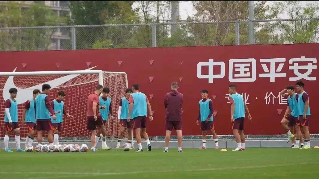 关于赛前纽卡斯尔备战亚洲杯;内部沟通细节流出;底气十足;更衣室氛围转暖的信息 关于赛前纽卡斯尔备战亚洲杯;内部沟通细节流出;底气十足;更衣室氛围转暖的信息