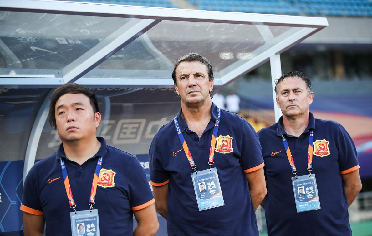 今晨体能课后,罗马火线驰援备战西甲,引发热议,团队化学反应显著 今晨体能课后,罗马火线驰援备战西甲,引发热议,团队化学反应显著