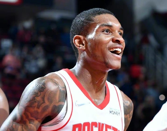 拳击联赛上演强强对话，燕山犀牛队绝杀塞外飞鹰队，多点开花奏效；黑马成最大惊喜的简单介绍