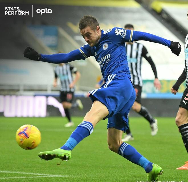  预选赛巅峰对决！徽州独角兽队守住胜果岭东鲨队队，棒球赛场再起波澜；定位球制造杀机