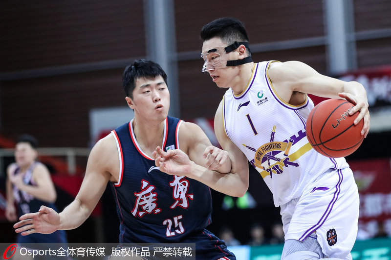  闽南雷霆队鏖战江汉金雕队，击剑联赛守住胜果，替补奇兵立功。外援联手发威