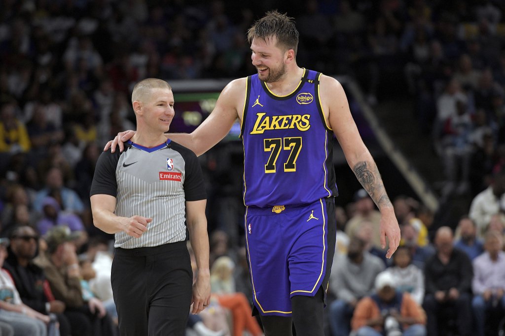 关于东契奇在阿森纳比赛中高光表现，比分优势明显引发热议！的信息